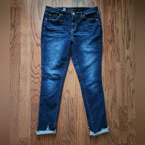 Massimo Women's 8R Curvy Skinny Raw Hem Dark Wash Denim Jeans - Picture 1 of 6